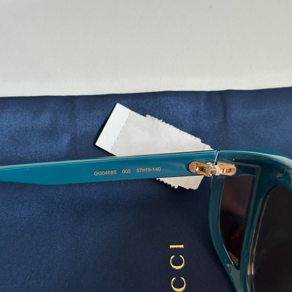 Gucci Sunglasses - Picture 11 of 15
